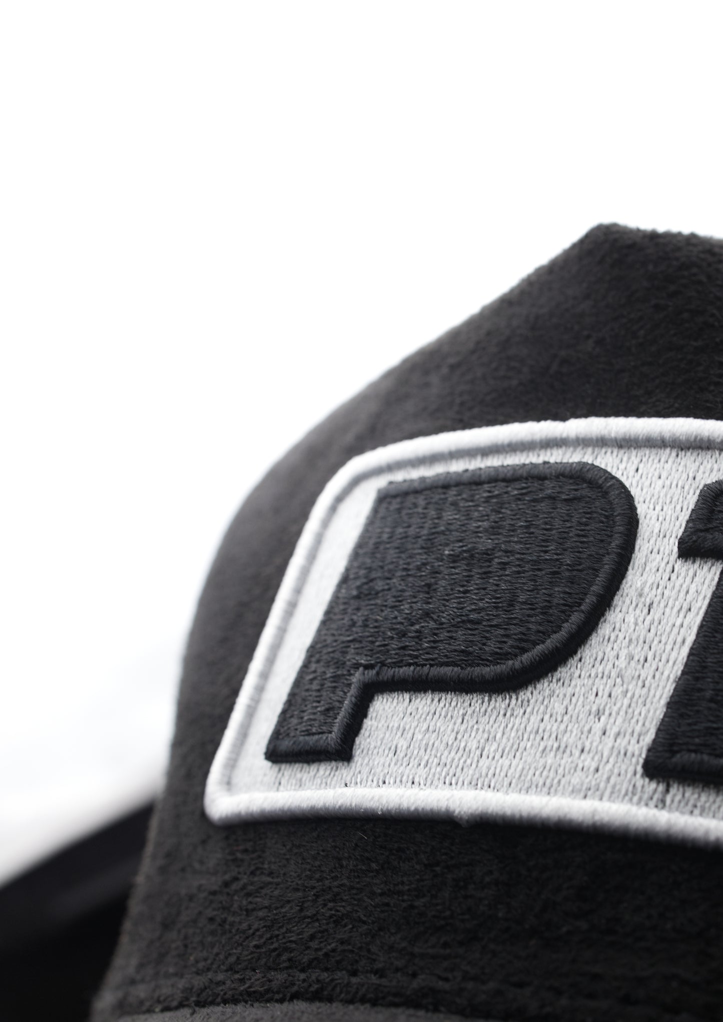 P1 Trucker – Black Edition